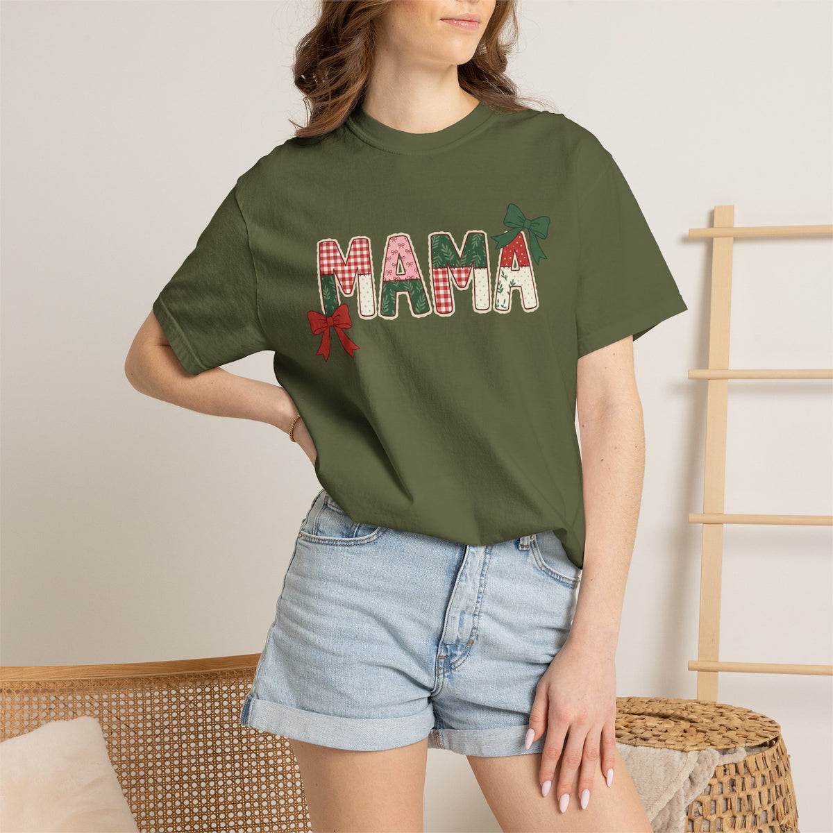 MAMA Graphic T-Shirt – Christmas Gift for Mom