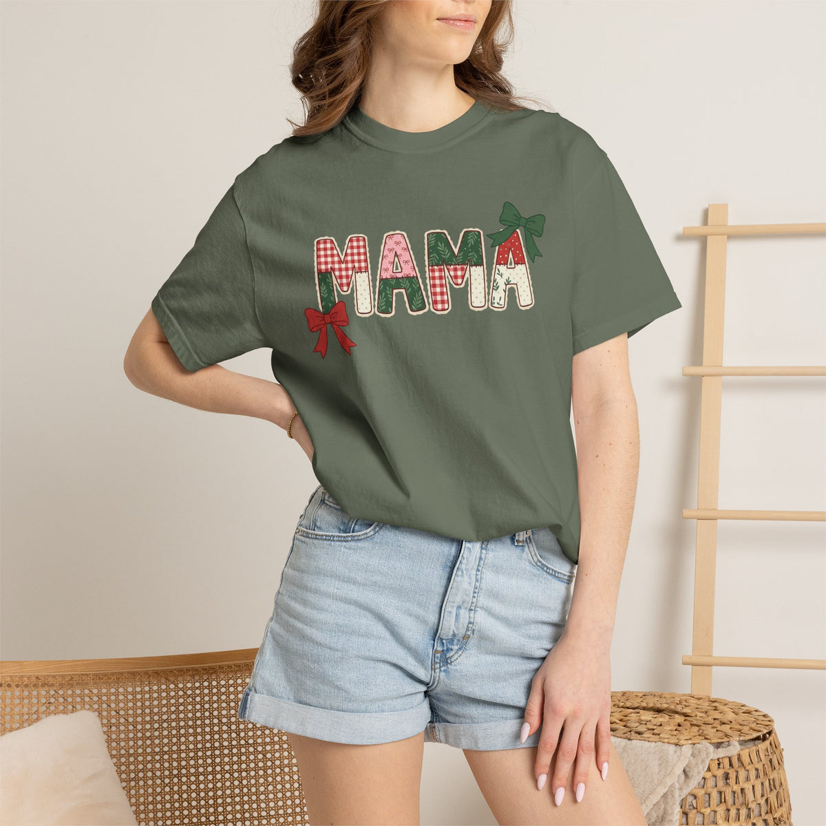 MAMA Graphic T-Shirt – Christmas Gift for Mom