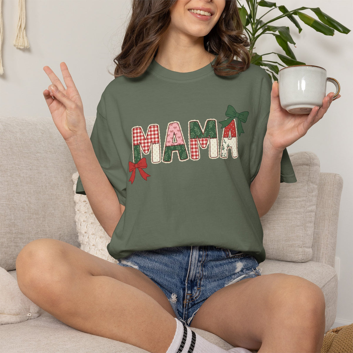 MAMA Graphic T-Shirt – Christmas Gift for Mom